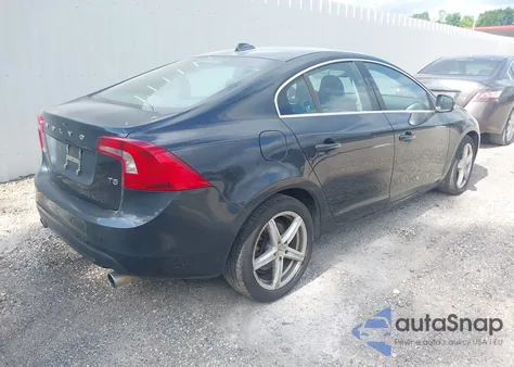 2013 Volvo S60 T5/T5 Platinum/T5 Premier/T5 Premier Plus z USA, uszkodzony, nr VIN YV1612FS6D2181783
